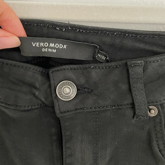 Vero Moda black skinny jeans, size medium/32 - Picture 3 of 6